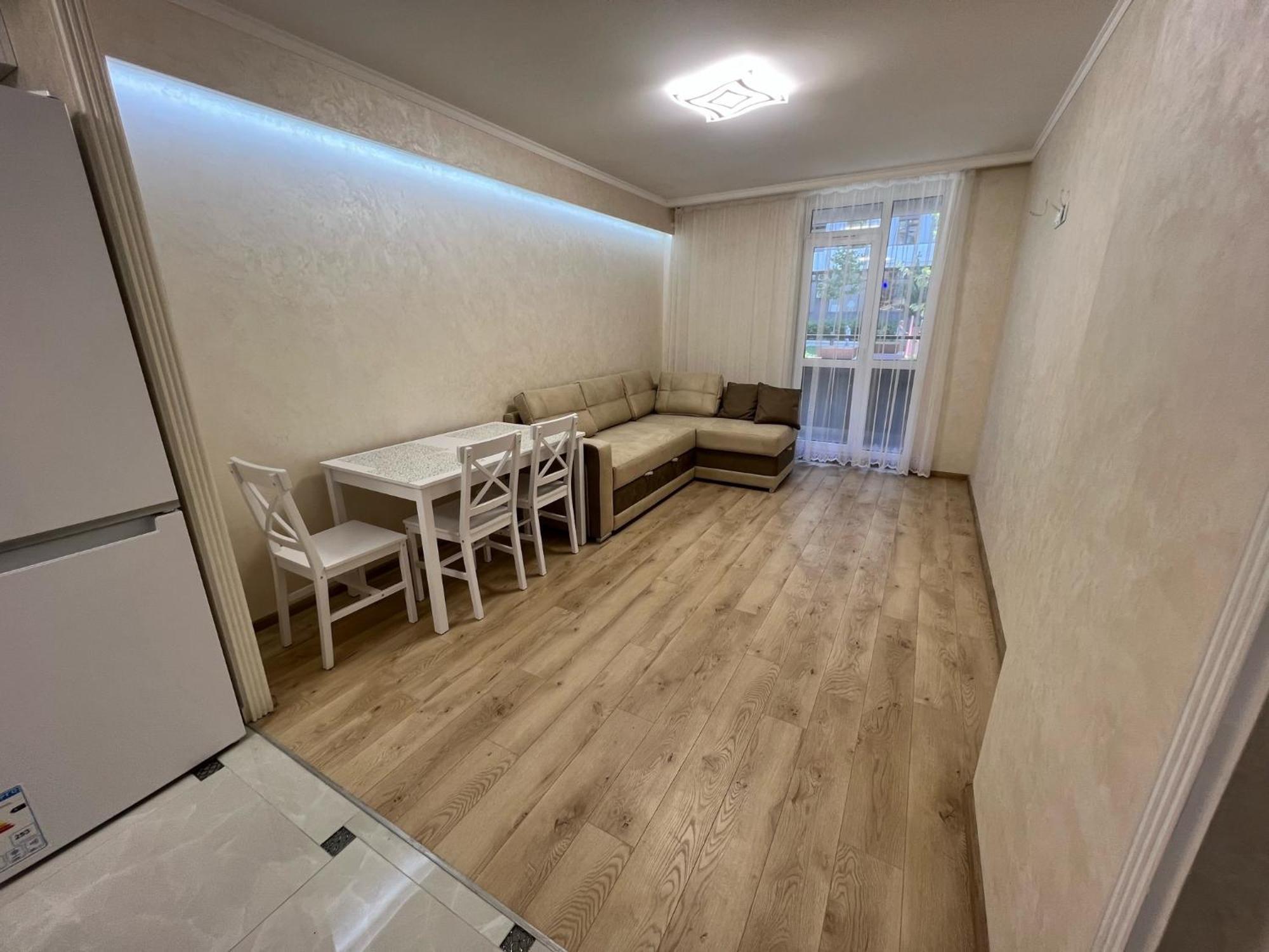 Apartment House в новобудові по вул зелена 204